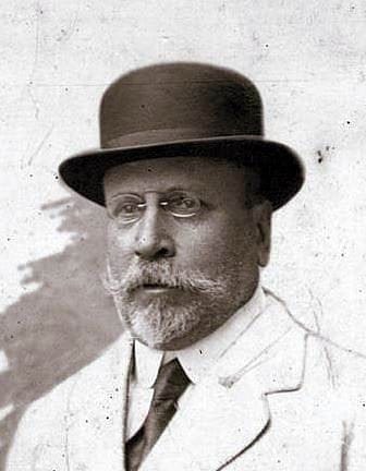 Saturnino Ximénez Enrich with bowler hat